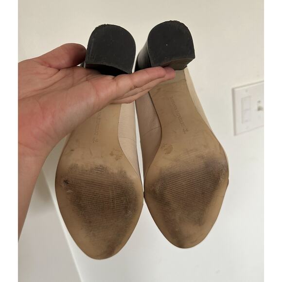 Banana Republic Soft Leather Neutral color black heels 9.5 comfort shoes heel - Picture 7 of 9